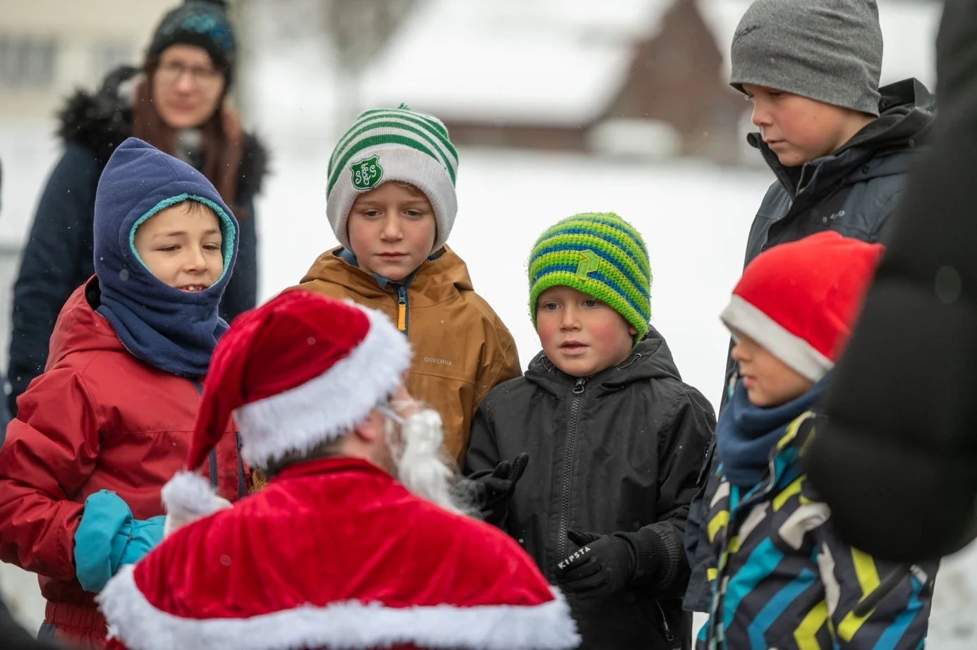 weihnachtsmann mit kinder